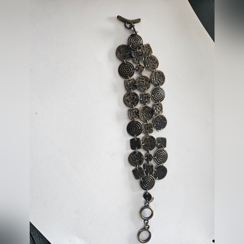 7.5 PREMIER DESIGNS antiqued brass-T hammered/spiral link chain toggle bracelet